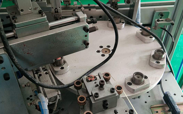 設備:300自動裝備機 設備:300自動裝備機
