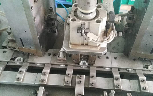 設備:300-自動插刷機 設備:300-自動插刷機